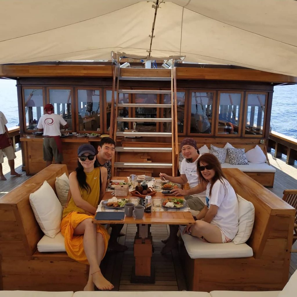How to Stick to Your Diet While Travelling on Komodo Cruise
